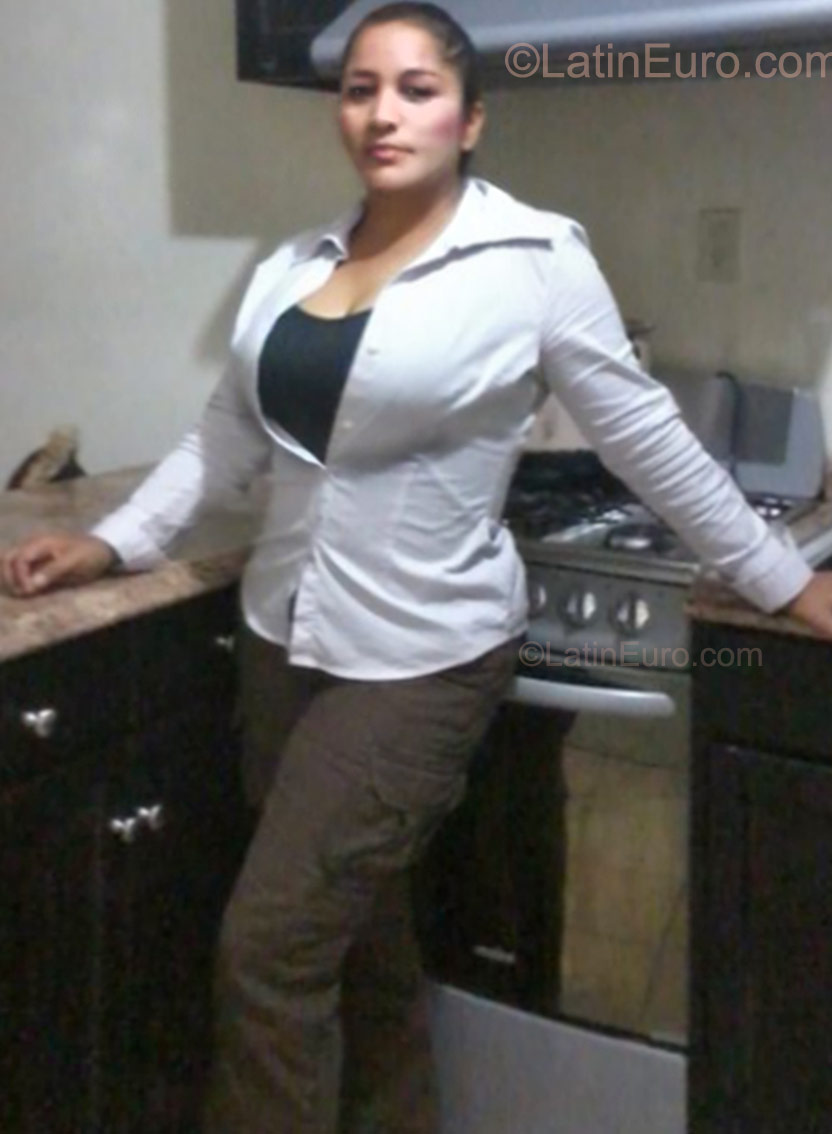 Date this happy Mexico girl Dina from Mexicali MX583