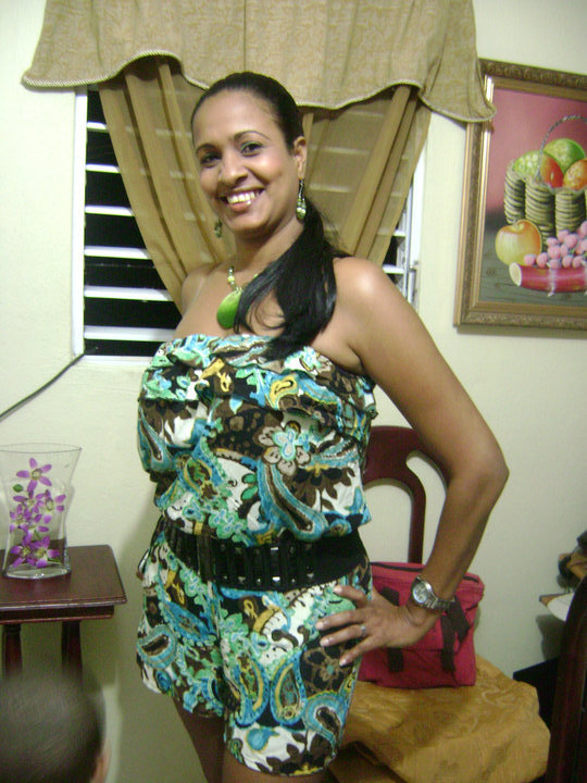 Date this nice looking Dominican Republic girl Berenise from Santiago DO10372