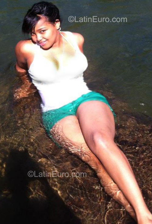 Date this charming Dominican Republic girl Rebeca from Santiago DO10395
