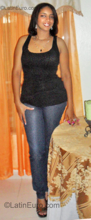 Date this foxy Dominican Republic girl GREY from La Vega DO10411