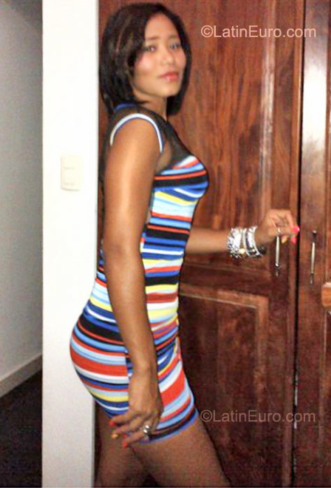 Date this sensual Dominican Republic girl Daniela from Puerto Plata DO10413