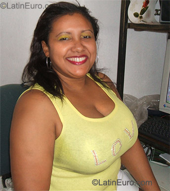 Date this young Dominican Republic girl Noemi from Santiago DO10422