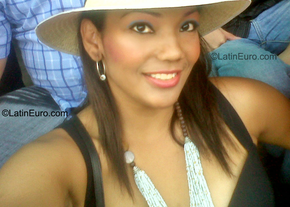 Date this charming Colombia girl Maria Claudia from Barranquilla CO10858