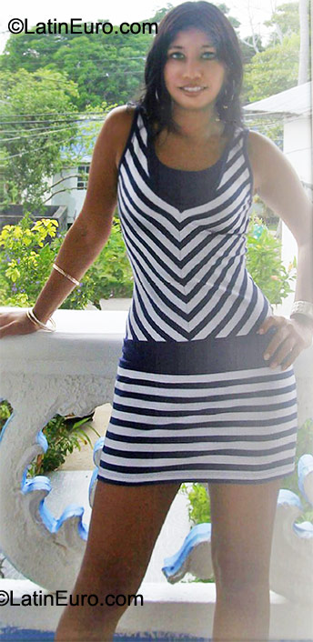 Date this happy Colombia girl Diana from Bucaramanga CO9499