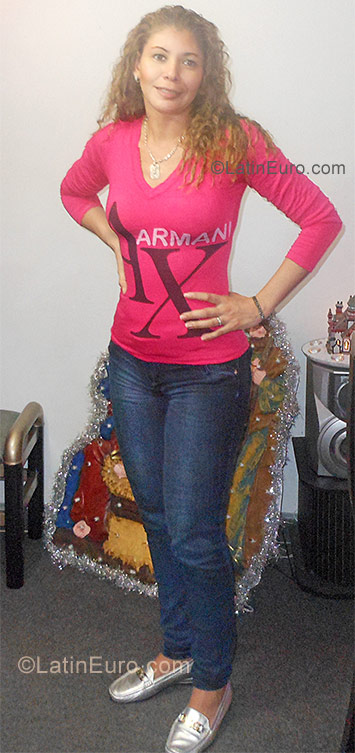 Date this athletic Colombia girl Marlen from Bogota CO9525