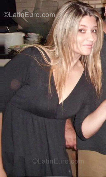 Date this fun Brazil girl Armanda from Brasilia BR6398