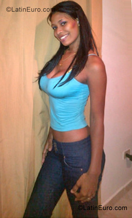 Date this voluptuous Dominican Republic girl Carolina from Santo Domingo DO10594