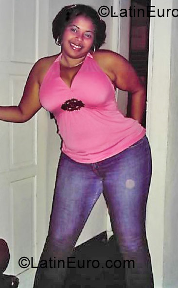 Date this stunning Dominican Republic girl Desiree from Santo Domingo DO10597