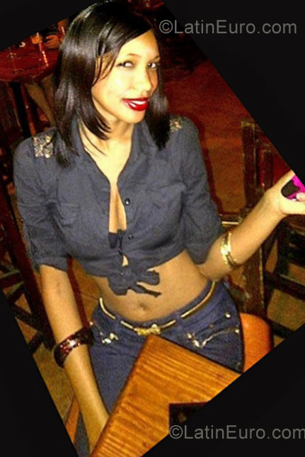 Date this foxy Dominican Republic girl Flakita from Santo Domingo DO10624