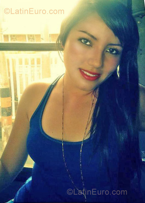 Date this attractive Colombia girl Nury from Bogota CO9676