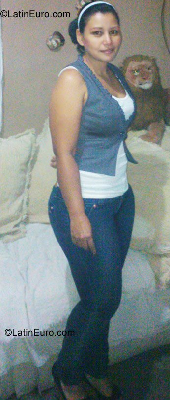 Date this hot Honduras girl Gricelia from San Pedro Sula HN630