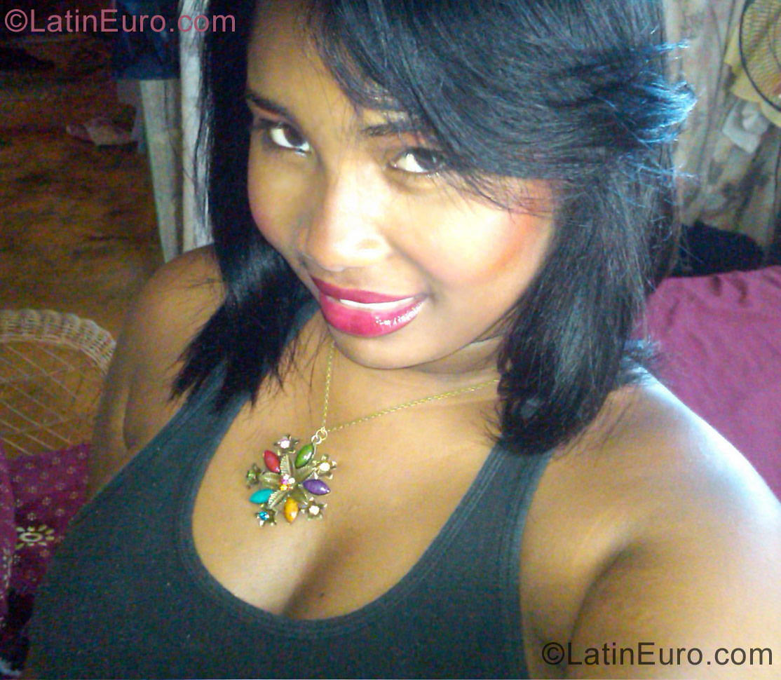 Date this attractive Dominican Republic girl Carol from Puerto Plata DO10658
