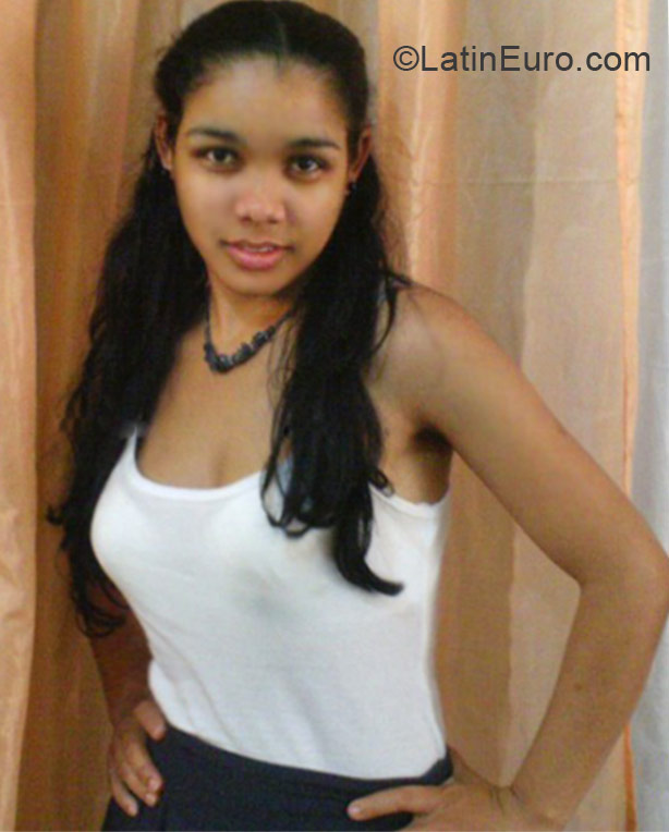 Date this hard body Dominican Republic girl Lamasbella0707 from Santo Domingo DO10671