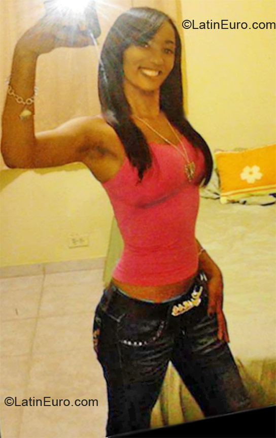 Date this voluptuous Dominican Republic girl Yokaira from Santo Domingo DO10788