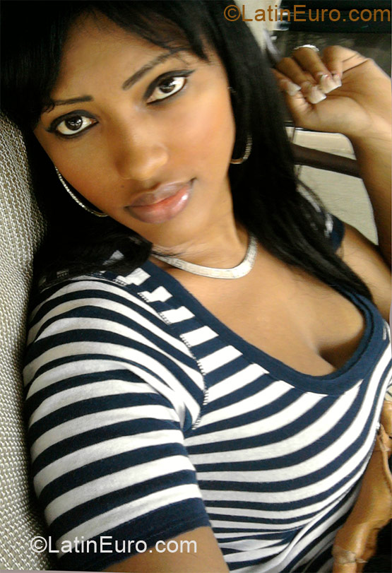 Date this sensual Dominican Republic girl Alexa from Santo Domingo DO10744