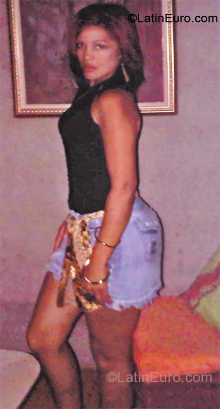 Date this voluptuous Dominican Republic girl Rosa from Santo Domingo DO10746
