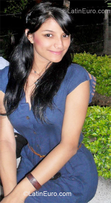 Date this sensual Colombia girl Johana from Cali CO9919
