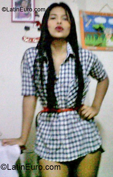 Date this good-looking Colombia girl Deisy from Bucaramanga CO9925