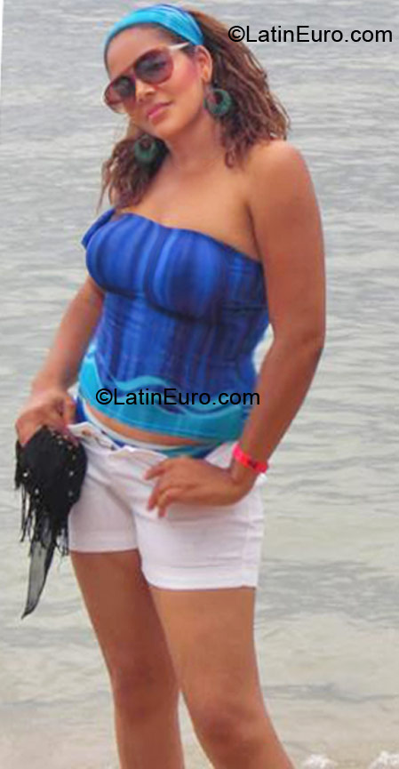 Date this lovely Dominican Republic girl Ingrid from Santo Domingo DO10802