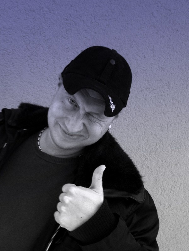 Date this voluptuous Germany man Robert from Darmstadt DE295