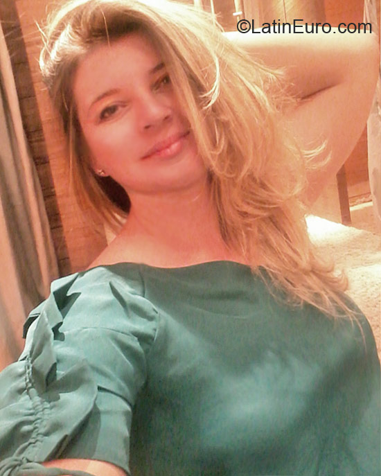 Date this sensual Brazil girl Danielli from Curitiba BR6671