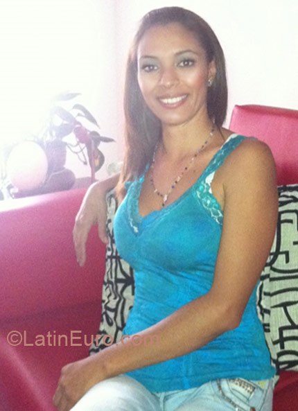 Date this good-looking Colombia girl DIANITA2023 from Cali CO10209