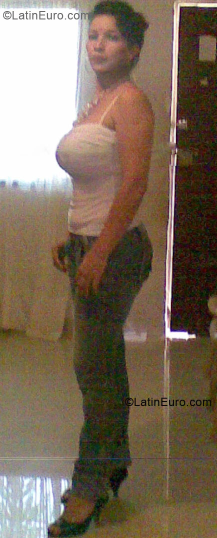 Date this sultry Colombia girl Yudy from Barranquilla CO15124