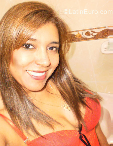 Date this lovely Colombia girl Rica from Medellin CO10259