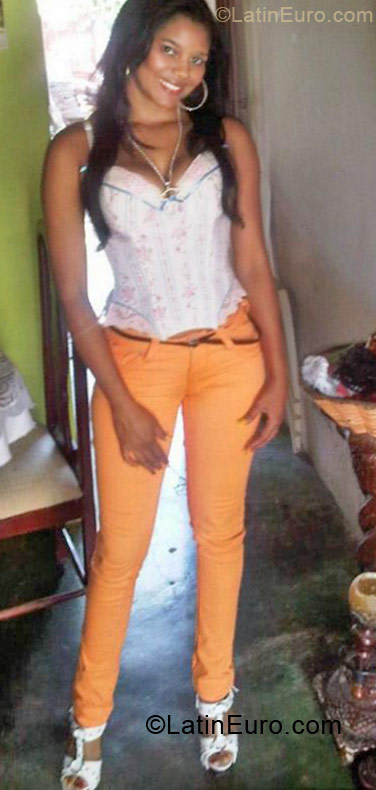 Date this lovely Dominican Republic girl Anyi25 from La Vega DO11111