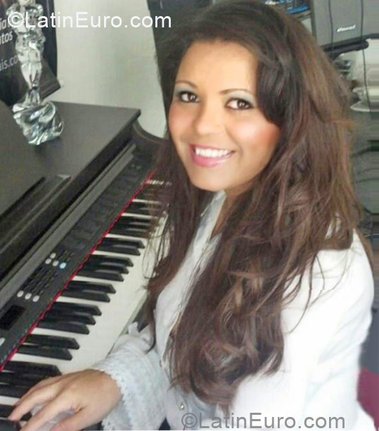 Date this lovely Brazil girl MEM from Curitiba BR6678