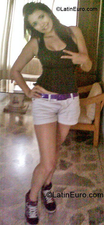 Date this nice looking Colombia girl CO10276 from Pereira CO10278