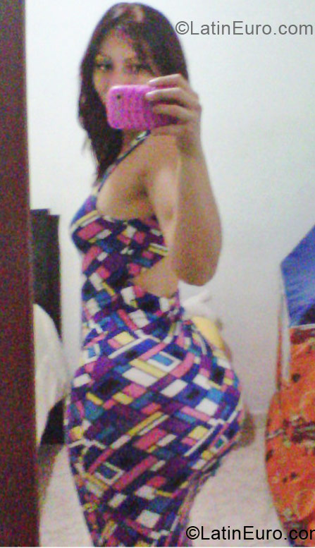 Date this attractive Colombia girl Leydi from Cali CO10301