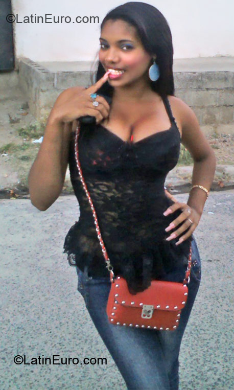 Date this funny Dominican Republic girl Luisa from Santo Domingo DO11171