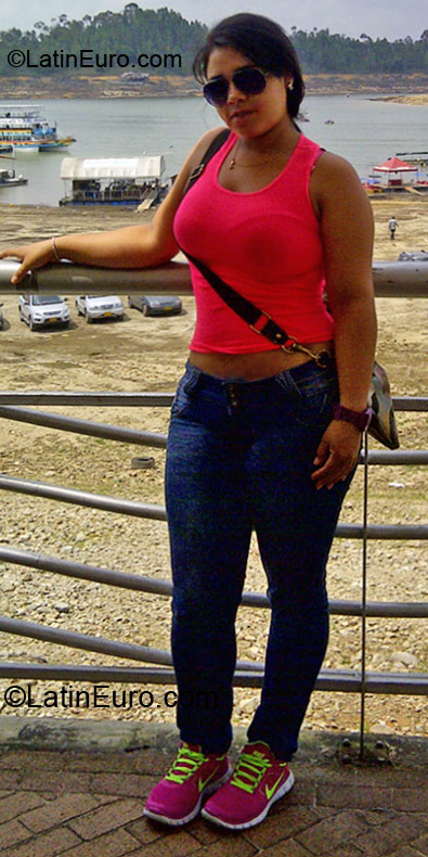 Date this charming Colombia girl Lizeth from Cali CO10351