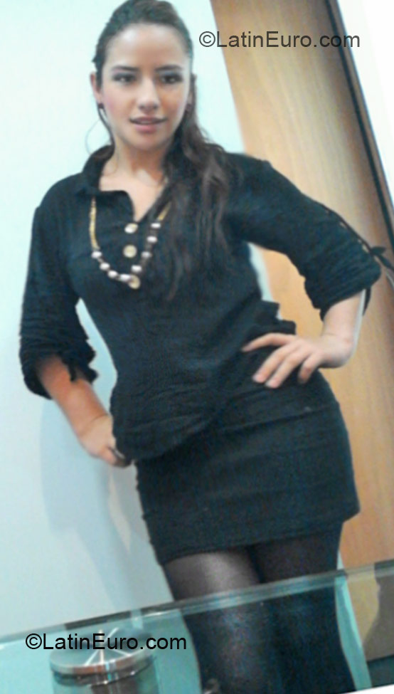 Date this pretty Colombia girl Karen from Bogota CO10364