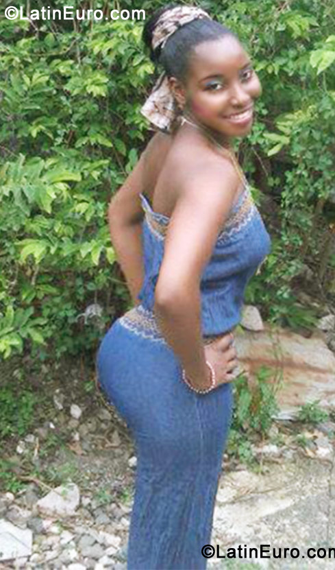 Date this hard body Jamaica girl Samantha from Nine Mile JM544