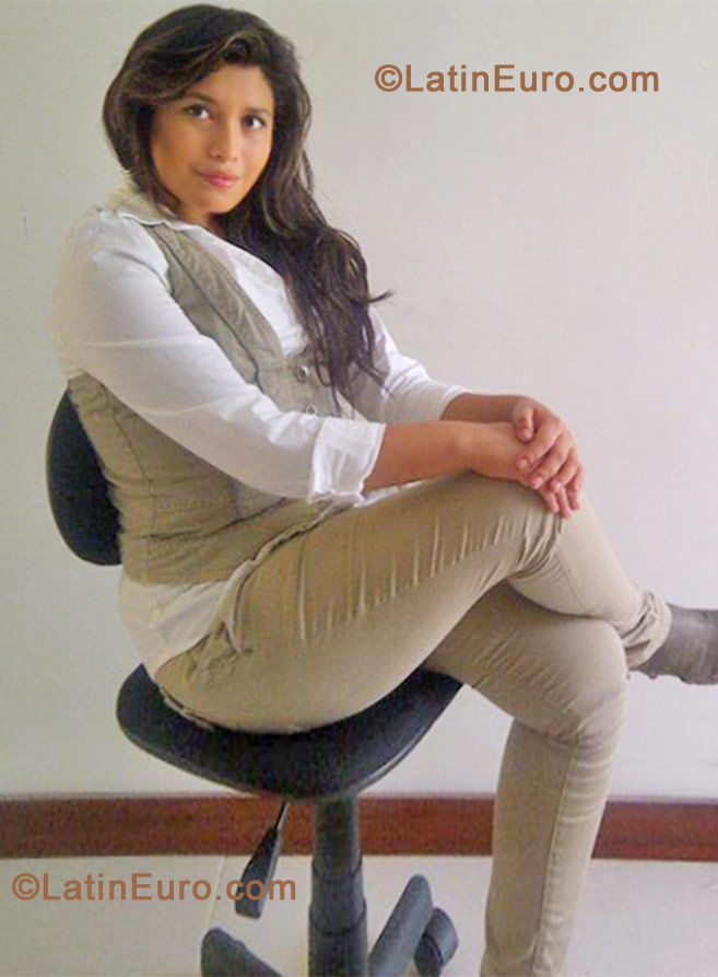 Date this gorgeous Colombia girl Angie from Cali CO10462