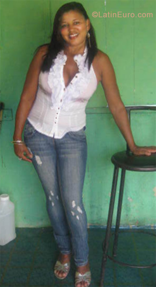 Date this funny Dominican Republic girl Belquis from San Francisco De Macoris DO11775