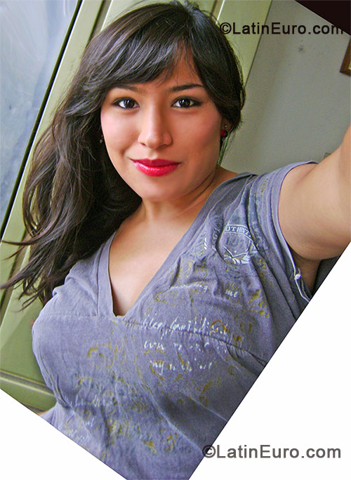 Date this happy Colombia girl Karen from Cali CO10536