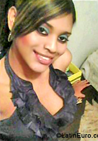 Date this sultry Dominican Republic girl Jazmin from Santo Domingo DO11384