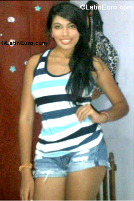 Date this gorgeous Colombia girl Andrea from Barranquilla CO10593