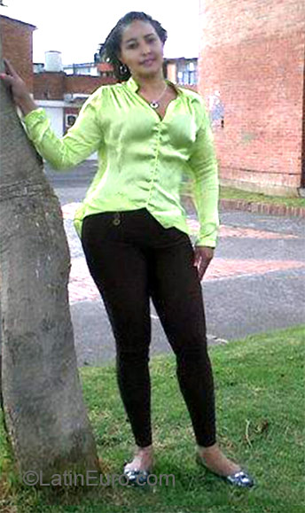 Date this good-looking Colombia girl Betty from Bogota CO10801