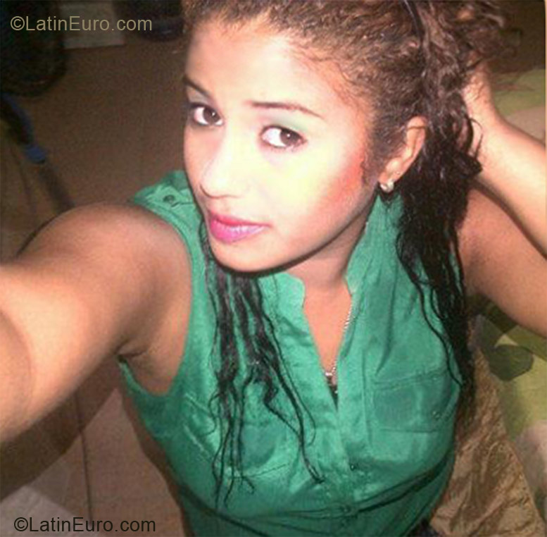 Date this voluptuous Dominican Republic girl Sandra from Santo Dominigo DO11764