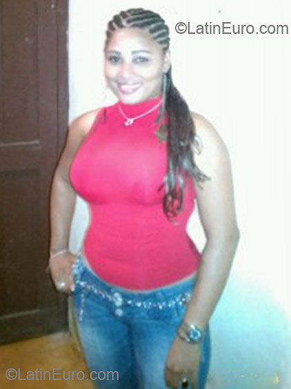 Date this tall Dominican Republic girl Rosa from Nagua DO11874