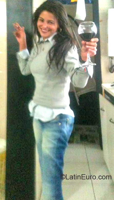 Date this passionate Brazil girl Regineia from Curitiba BR6948
