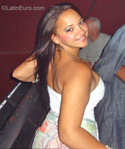 Date this exotic Brazil girl Raphaelabm from Rio De Janeiro BR6983