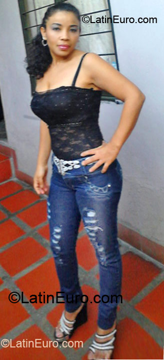 Date this voluptuous Colombia girl Francia ruiz from Cali CO10984