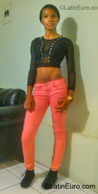 Date this nice looking Jamaica girl Theresa from Montego Bay JM677