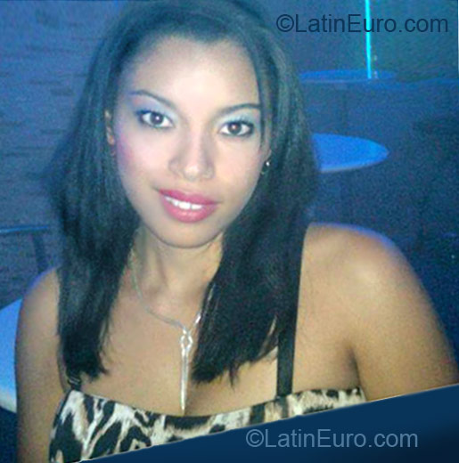 Date this georgeous Dominican Republic girl Dilenia from Santiago DO12093