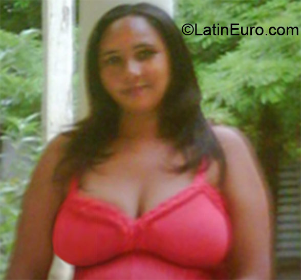 Date this athletic Dominican Republic girl ROSALEIDA from Santo Domingo DO12271